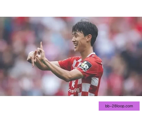 李在城在中场奔跑极度积极展现出超凡拼搏精神成为球队进攻核心